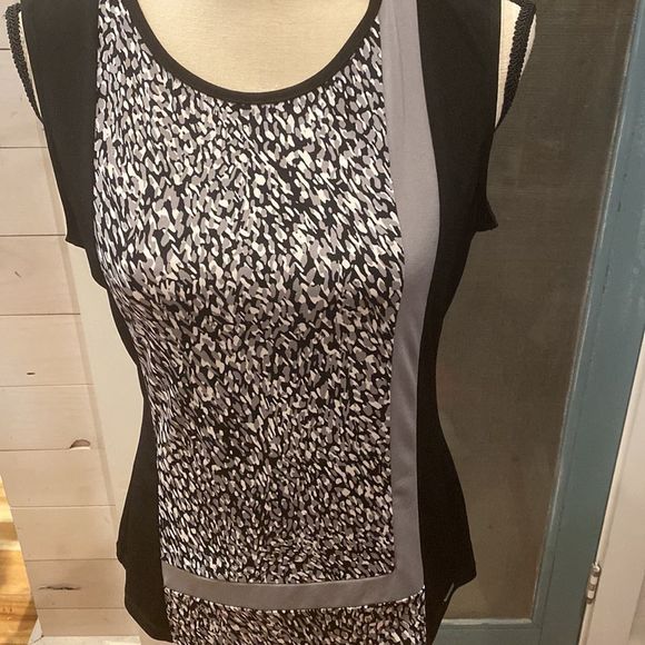 Calvin Klein sleeveless top - Picture 2 of 9